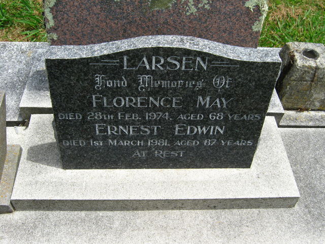 03lawn148