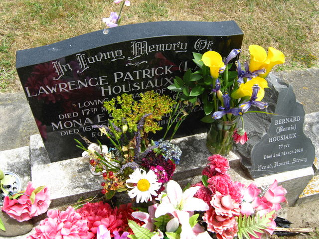 03lawn242a